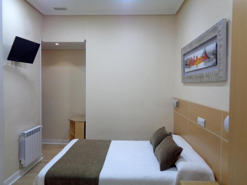 Interior Double Room image 3