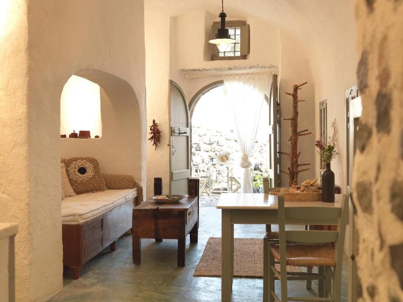 One-Bedroom Cave House House-Olive image 2