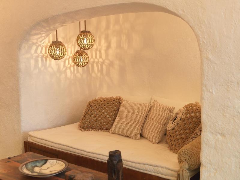 One-Bedroom Cave House House-Olive image 3