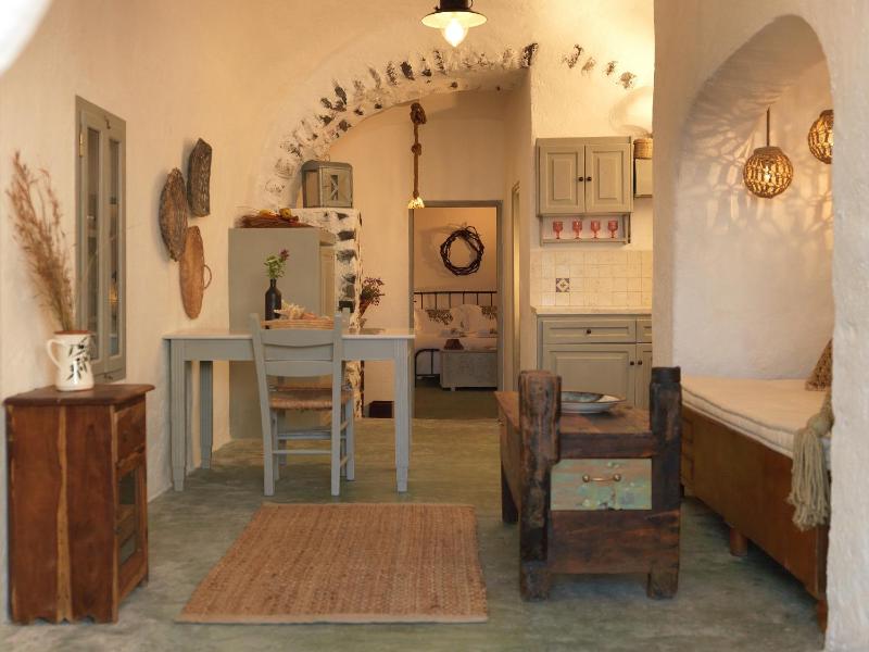 One-Bedroom Cave House House-Olive image 4
