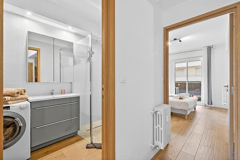 2 Bedrooms Antibes Center Balcony - Happy Rentals - image 5