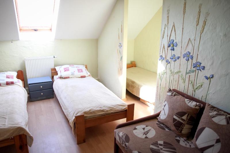 Triple Room with Bathroom image 4