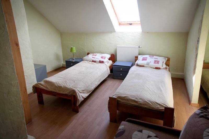 Triple Room with Bathroom image 3