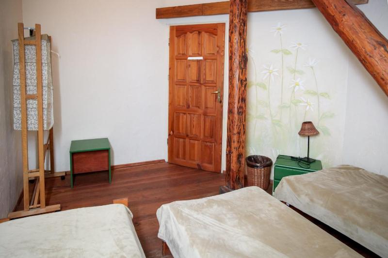Basic Triple Room with Shared Bathroom image 4