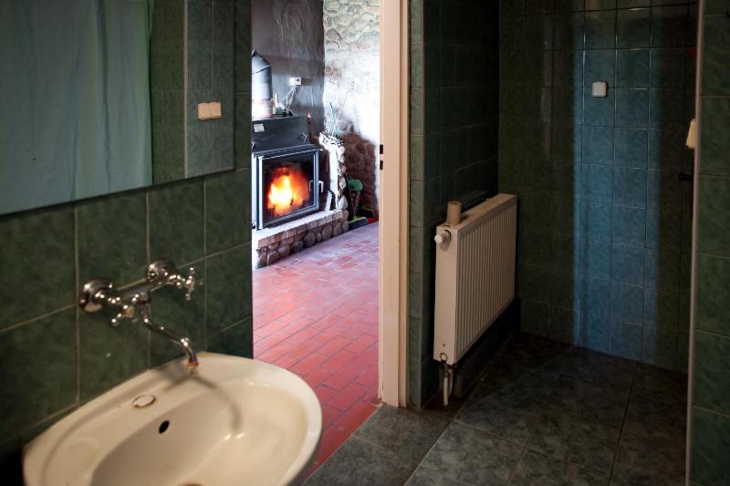 Double Room with Shared Bathroom image 2