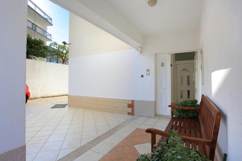 Apartments with parking space Podstrana Split - 10249 - image 32