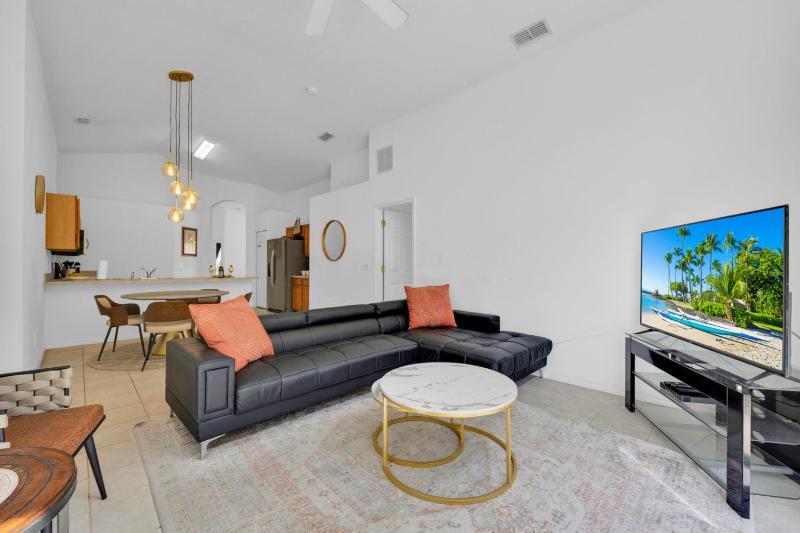 Spacious Emerald Home with Pool Lanai Near Disney - image 30