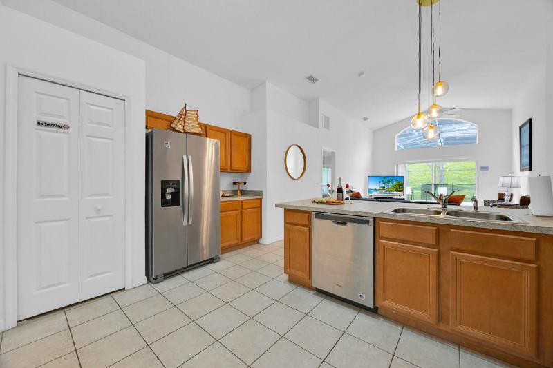 Spacious Emerald Home with Pool Lanai Near Disney - image 49