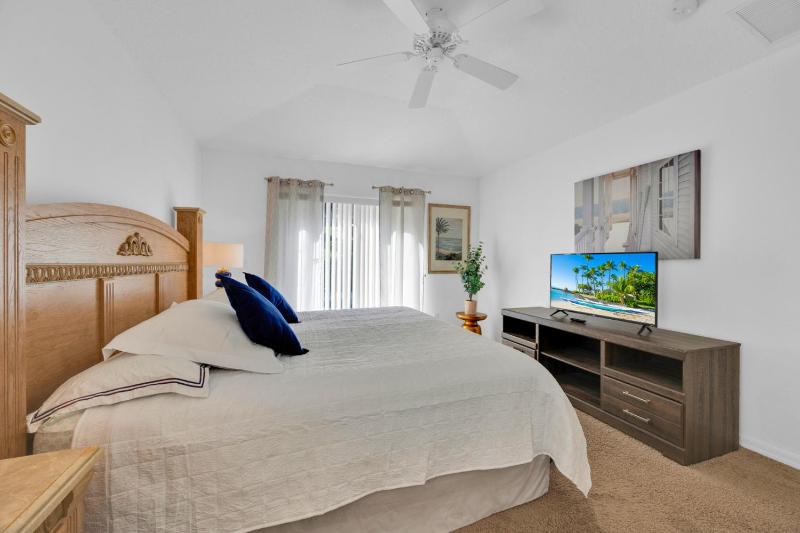 Spacious Emerald Home with Pool Lanai Near Disney - image 20
