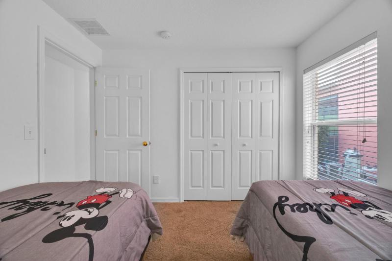 Spacious Emerald Home with Pool Lanai Near Disney - image 25