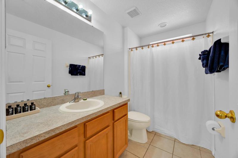 Spacious Emerald Home with Pool Lanai Near Disney - image 50