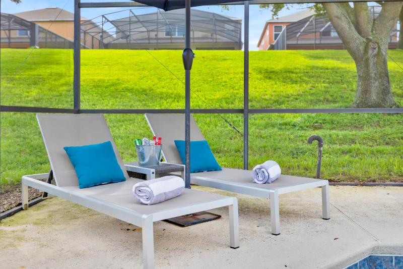 Spacious Emerald Home with Pool Lanai Near Disney - image 9
