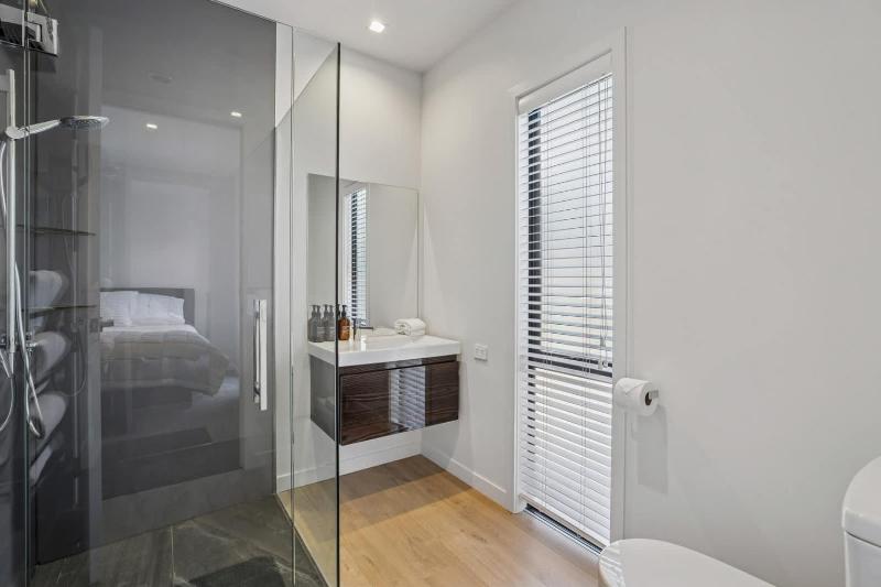Diamond on the Peninsula - image 17