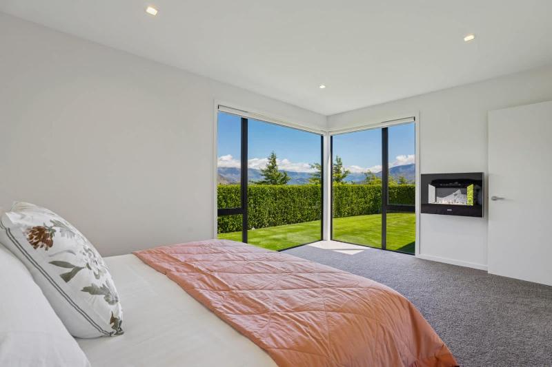 Diamond on the Peninsula - image 21