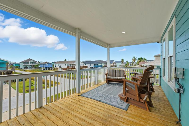 Walk to Beach Deck Patio Fenced Yard - image 26