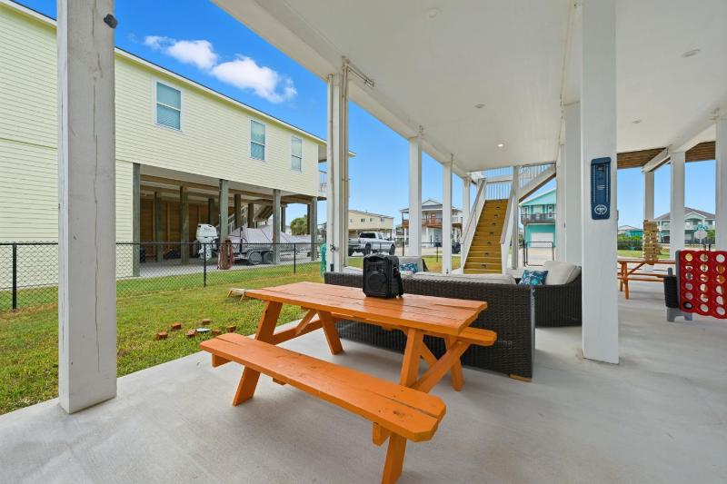 Walk to Beach Deck Patio Fenced Yard - image 32