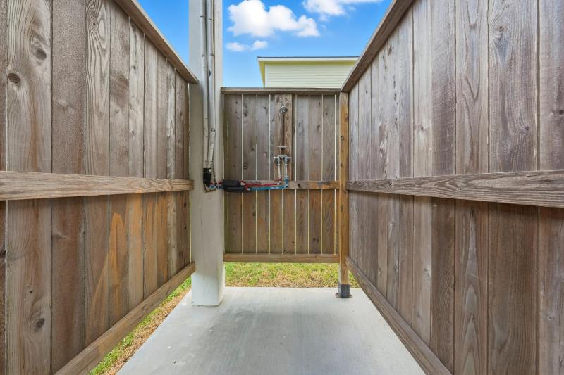 Walk to Beach Deck Patio Fenced Yard - image 38