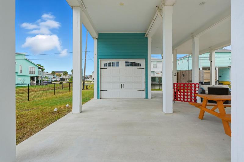 Walk to Beach Deck Patio Fenced Yard - image 44