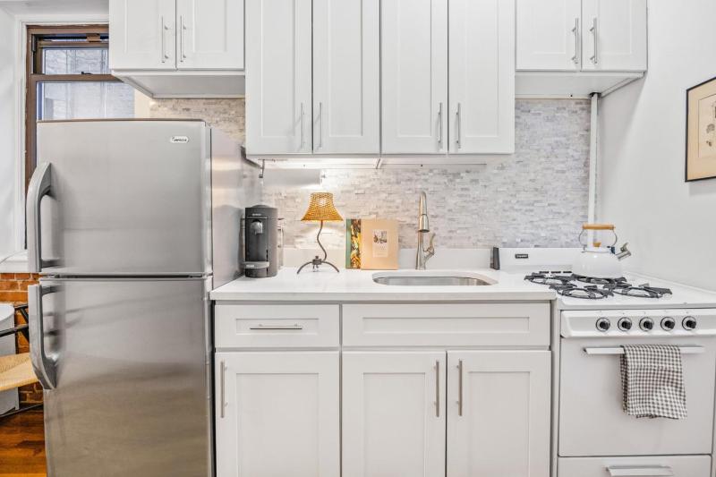 West Village 1BR Gem Historic Brownstone WiFi - image 10