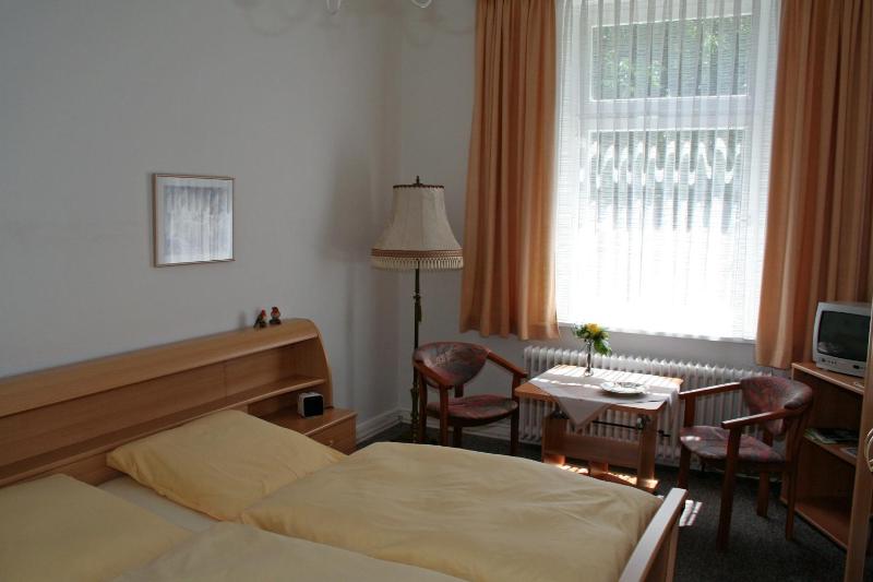 Double Room image 3