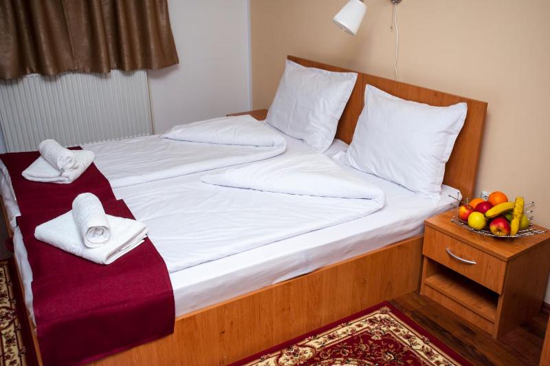 Twin Room image 2