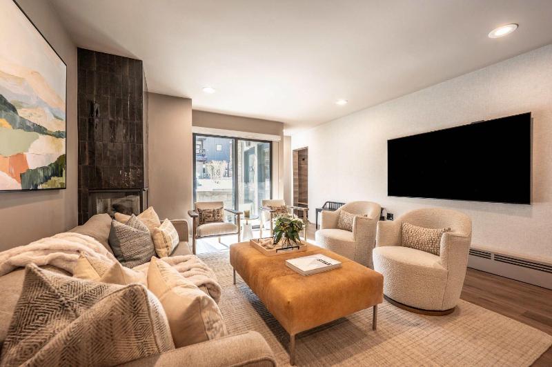 New Luxurious 4BR w Central AC in Aspen's Core - image 36