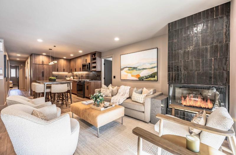 New Luxurious 4BR w Central AC in Aspen's Core - image 35
