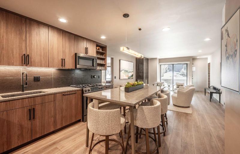 New Luxurious 4BR w Central AC in Aspen's Core - image 26