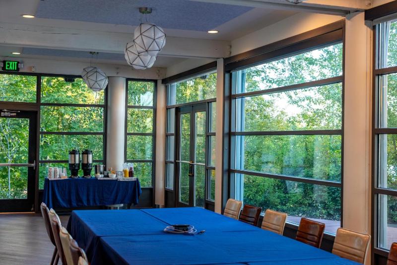 River's Edge Hotel Portland Tapestry Collection by Hilton - image 40