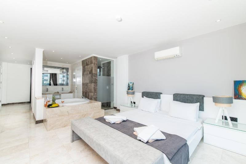 Villa Unlimited 5 Bedroom Luxury Villa with Infinity Pool - image 50