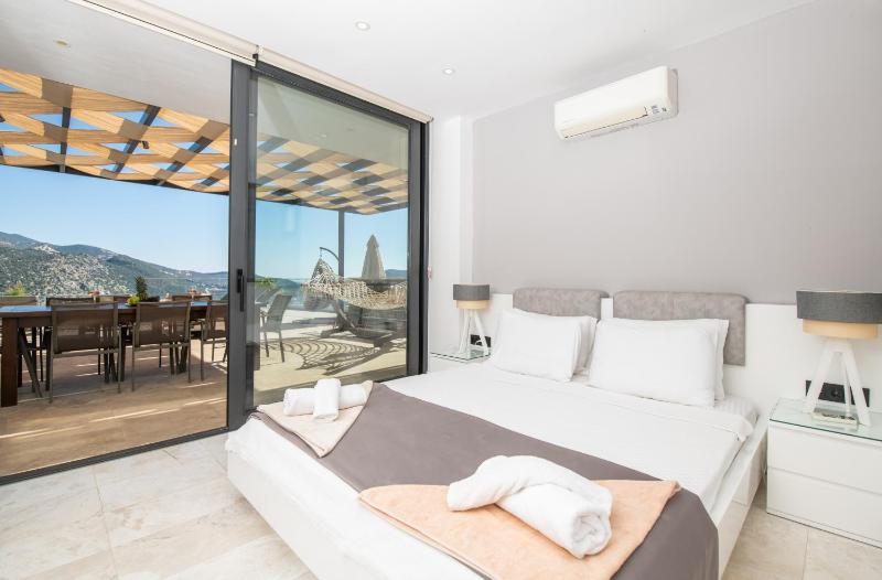 Villa Unlimited 5 Bedroom Luxury Villa with Infinity Pool - image 2