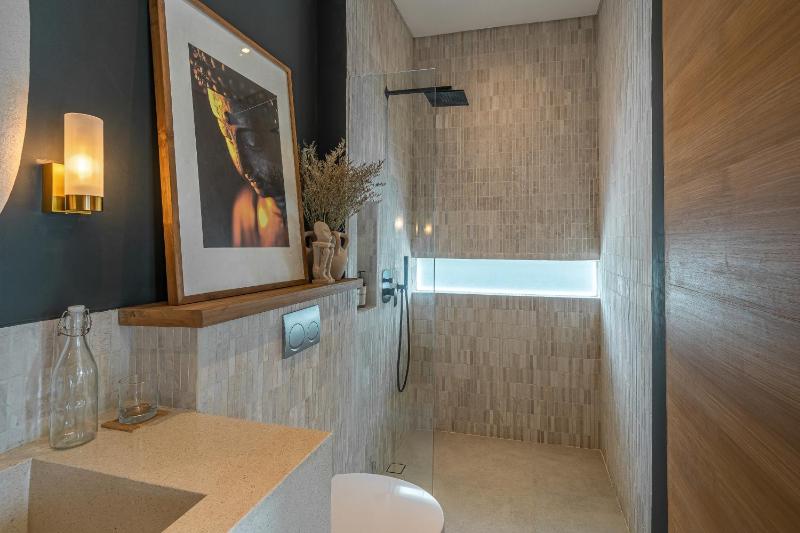 Kusa Villas - 3BR with Rooftop BBQ & Sunset Views - image 16