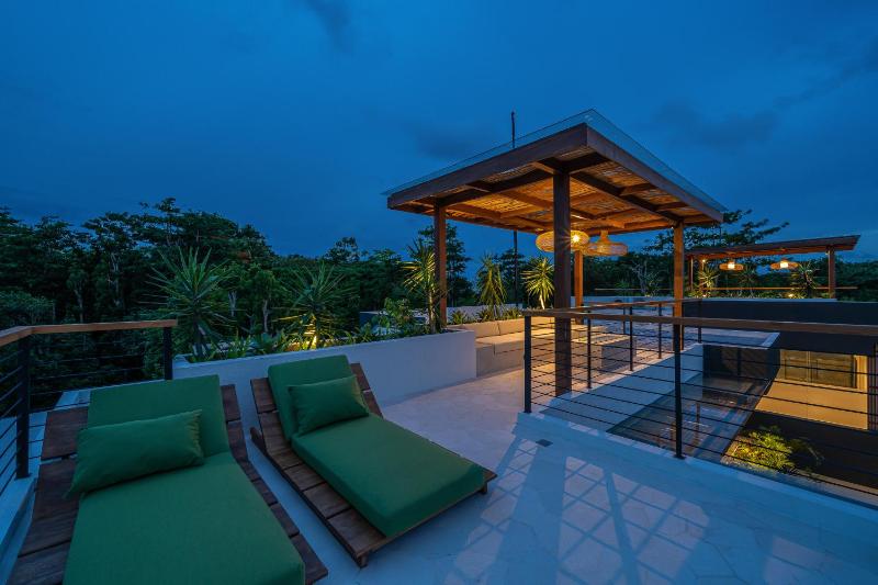Kusa Villas - 3BR with Rooftop BBQ & Sunset Views - image 12