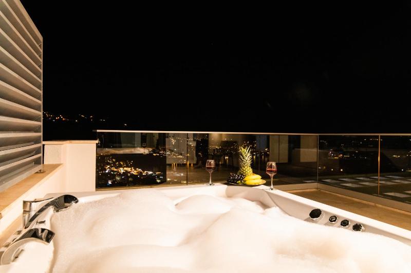 Villa Unlimited 5 Bedroom Luxury Villa with Infinity Pool - image 18