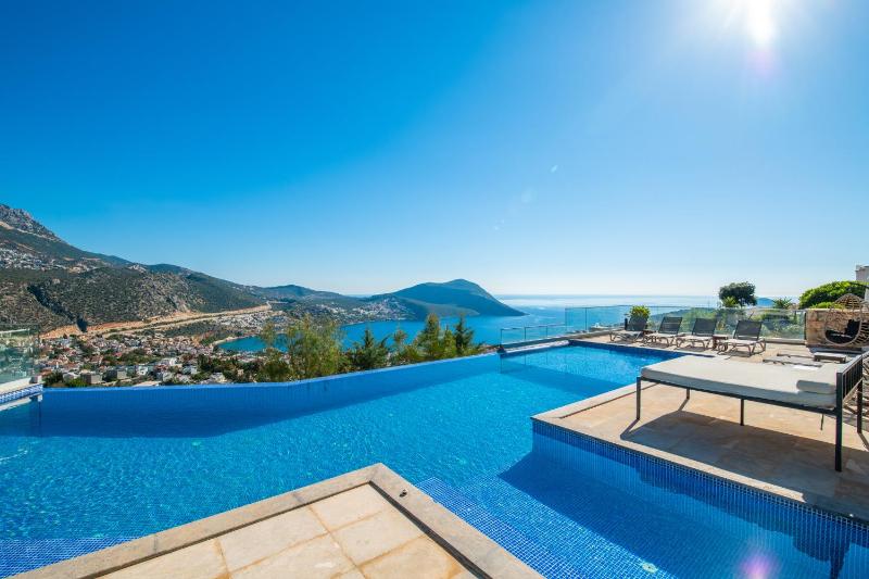 Villa Unlimited 5 Bedroom Luxury Villa with Infinity Pool - image 42