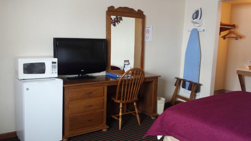 Queen Room - Non-Smoking image 2