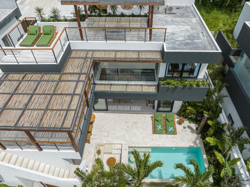 Kusa Villas - 3BR with Rooftop BBQ & Sunset Views - image 14