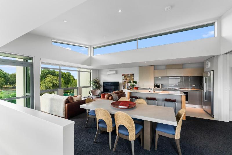 Riverlight Haven - Lake Taupo Holiday Home - image 9