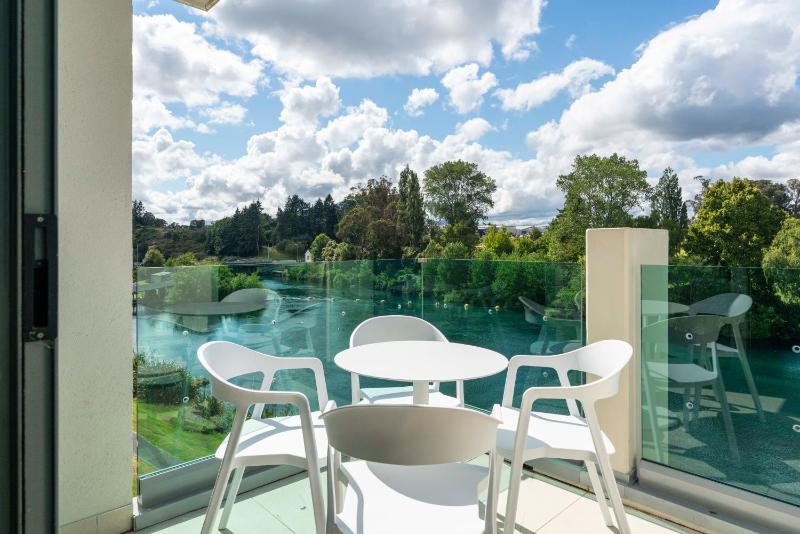 Riverlight Haven - Lake Taupo Holiday Home - image 6