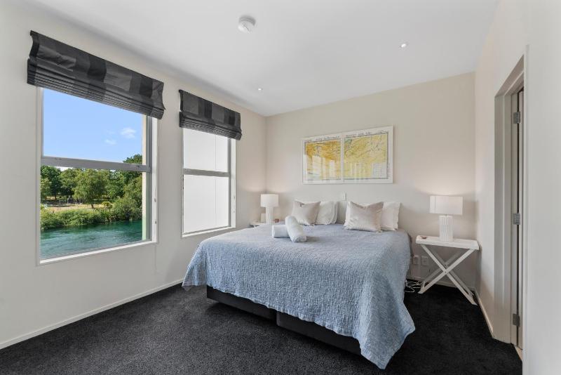 Riverlight Haven - Lake Taupo Holiday Home - image 17