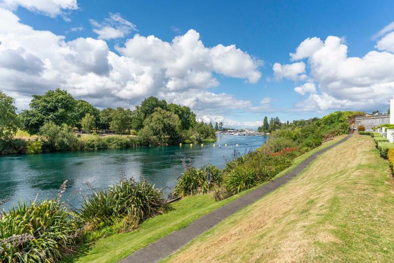 Riverlight Haven - Lake Taupo Holiday Home - image 29