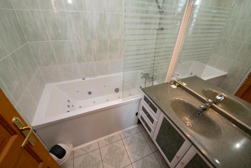 Quadruple Room image 4