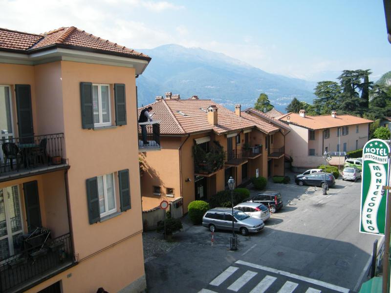 Double or Twin Room image 4