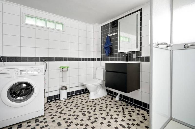 Workers Villa - 4BR - 8 Beds - 2 Kitchens - Volvo - image 7