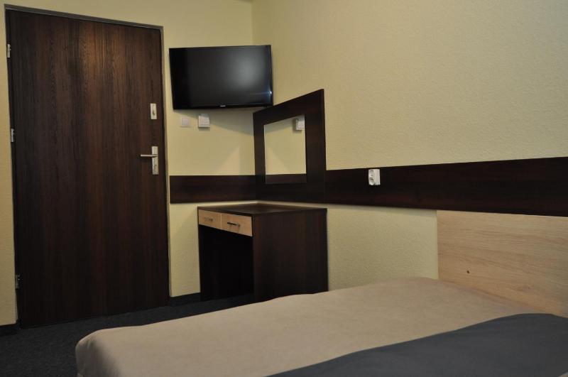 Classic Double Room image 3