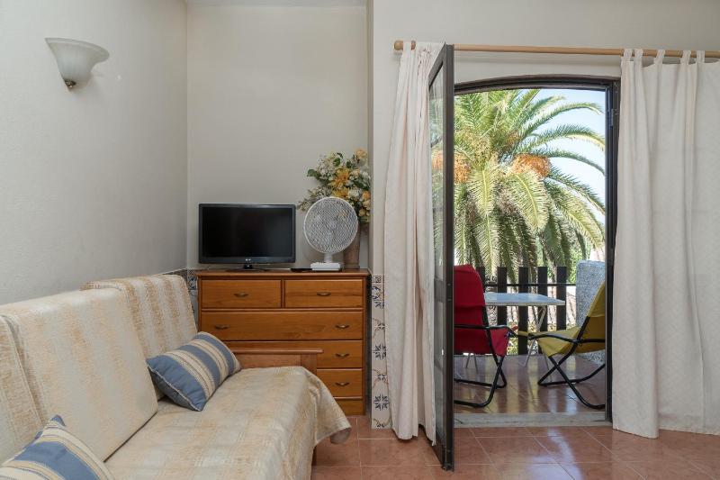 One-Bedroom Apartment image 3