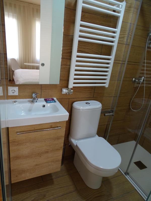 Queen Room with Garden View image 3