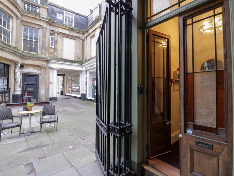 12 Montpellier Arcade - image 6