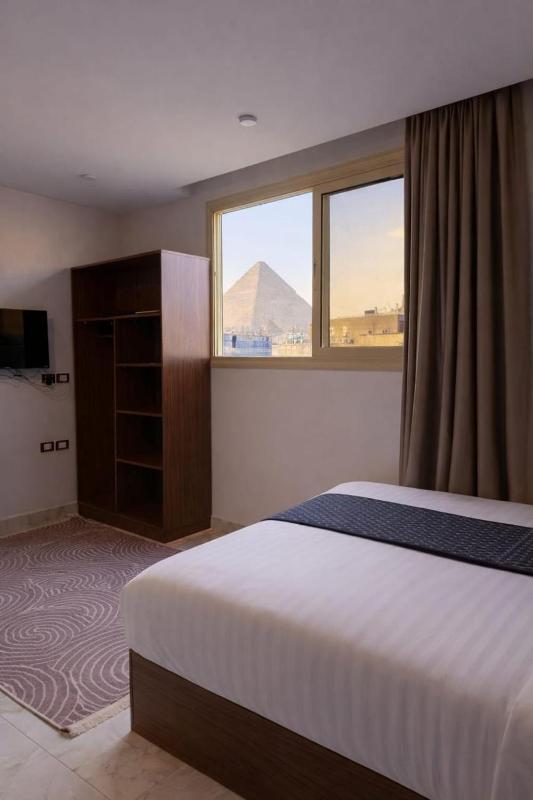 Pyramids hub - image 1