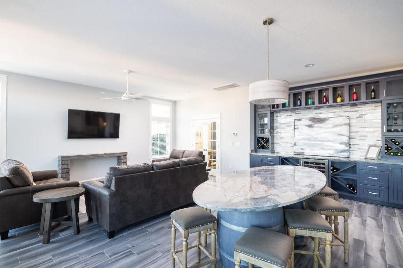 Luxury Condo with Sauna Theater Elevator GameRm - image 3